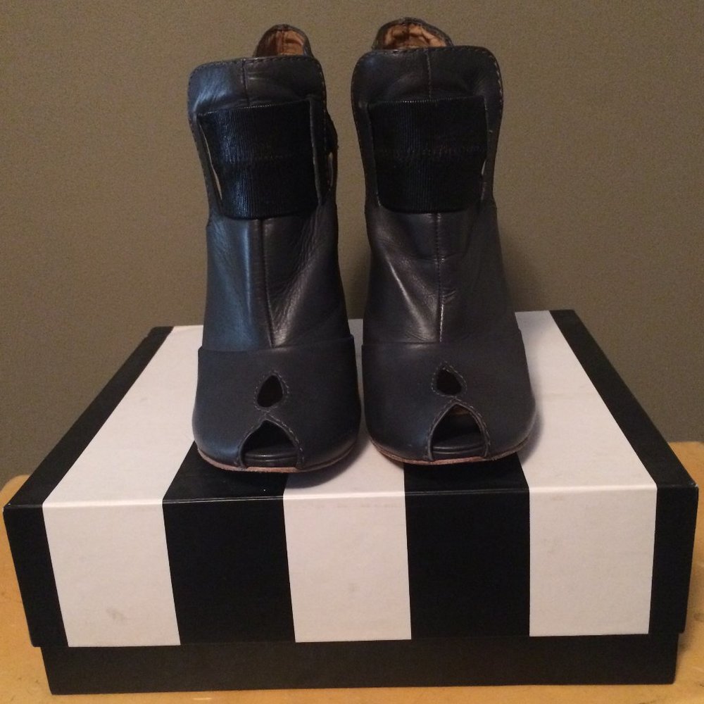 L.A.M.B. Jaro Stiletto Ankle Bootie 9.5 - Picture 3 of 8